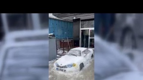Bayrampaşa#039;da kardan otomobil yaptı satışa çıkardı