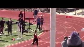 Tribünden atlayan köpek atletizm yarışmasını birincilikle bitirdi